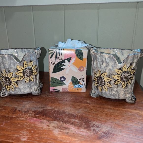 Beautiful vintage handmade sunflowers planter set! - Picture 2 of 5